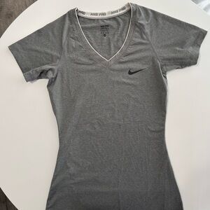 EUC NIKE DRI FIT TOP